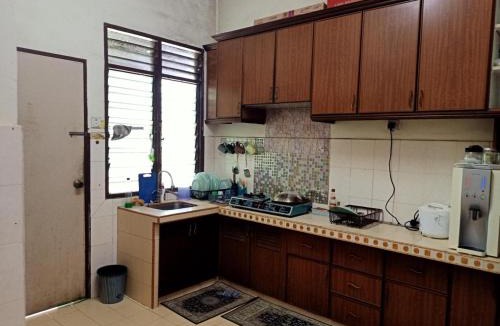 Kampung Sura House | Syah Homestay