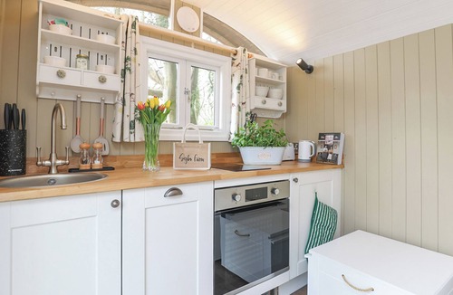 Lickfold Cottage | Sybs Farm Shepherds Hut