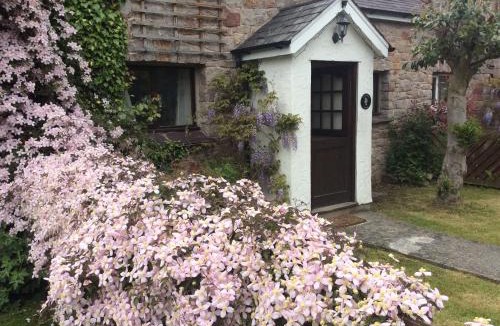 Henryd House | Sycamore Cottage