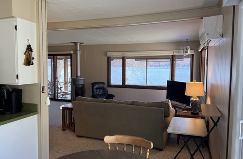 Middlesex Cottage | Sycamore Landing - Casual Lakefront Living at It's Best!