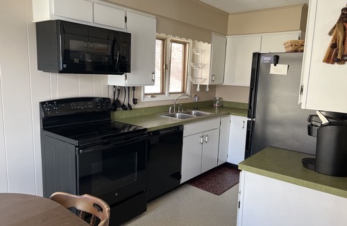 Middlesex Cottage | Sycamore Landing - Casual Lakefront Living at It's Best!