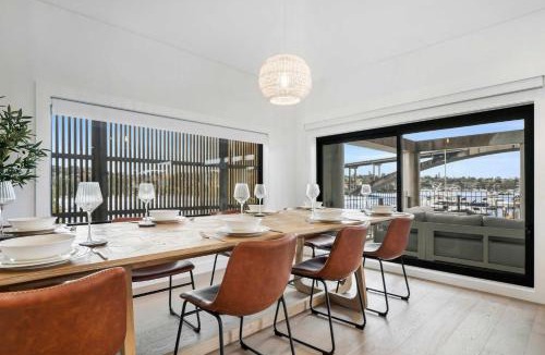 Drummoyne Apartment | Sydney Harbour-Front Home With Views & Parking