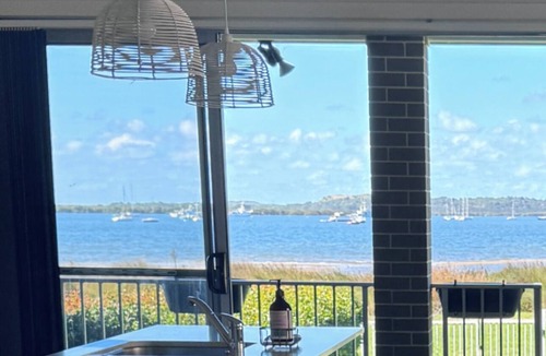 Taren Point House | Sydney Waterfront Beach House