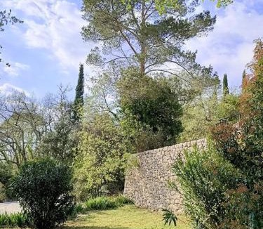 Entrecasteaux House | Sympathique Maison au Calme, Whirlpool Privée Plein Sud !