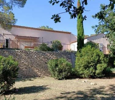 Entrecasteaux House | Sympathique Maison au Calme, Whirlpool Privée Plein Sud !