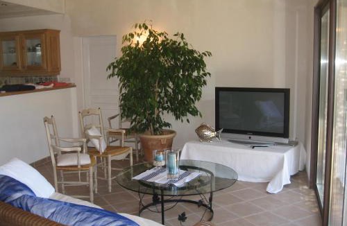 Entrecasteaux House | Sympathique Maison au Calme, Whirlpool Privée Plein Sud !