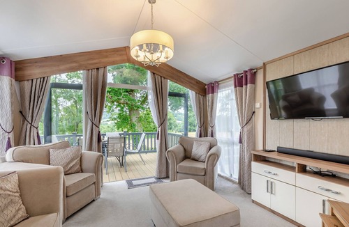 Axminster House | Symphony 3 Hot Tub Pet