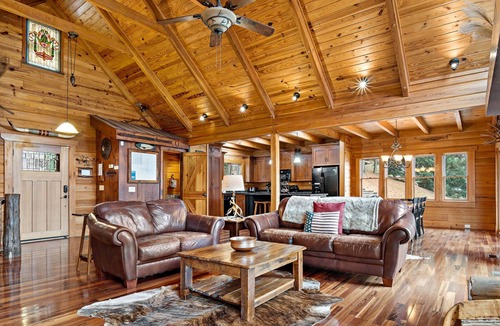 Lake Lure Cabin | Symphony House - Mother's Day Weekend