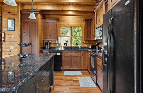 Lake Lure Cabin | Symphony House - Mother's Day Weekend