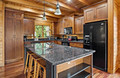 Lake Lure Cabin | Symphony House - Mother's Day Weekend