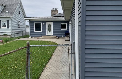 Syracuse House | Syracuse lake front