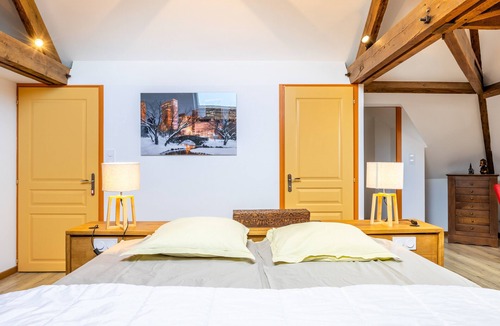 Saint-Michel-Mont-Mercure Bed & Breakfast | Syrah Guest Room with Wi-Fi
