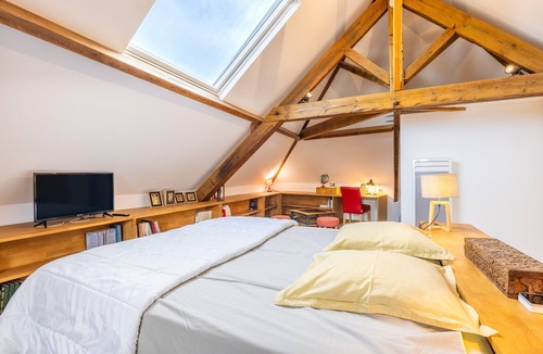 Saint-Michel-Mont-Mercure Bed & Breakfast | Syrah Guest Room with Wi-Fi