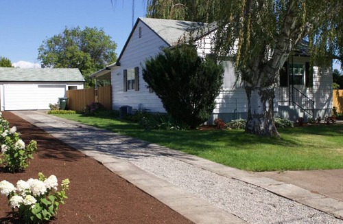 Walla Walla East House | Syvila`s Cottage · Syvila`s - Charming Updated Cottage