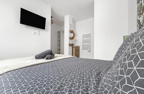 Poitiers Villa | Télétravail · 4 suites (sdb) · Bureaux · Terrasse