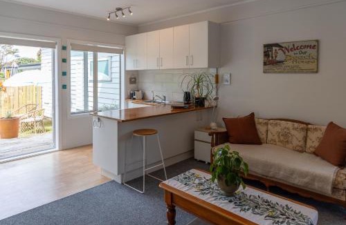 Cooks Beach House | Tūī Guesthouse