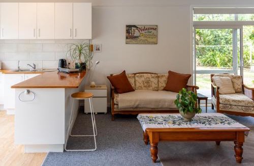 Cooks Beach House | Tūī Guesthouse