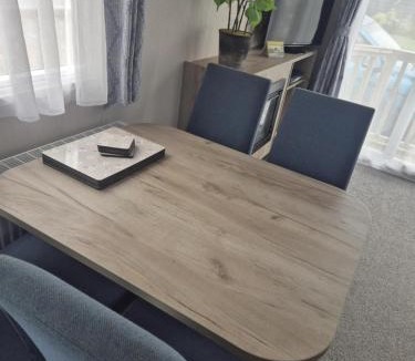 Amroth Ski Chalet | Tŷ Jones Amroth Bay