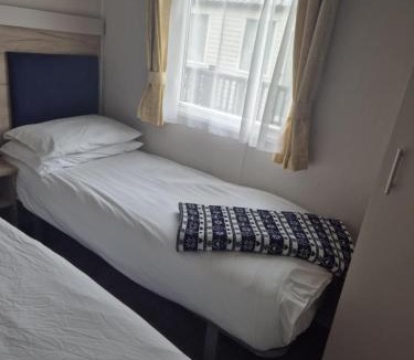 Amroth Ski Chalet | Tŷ Jones Amroth Bay