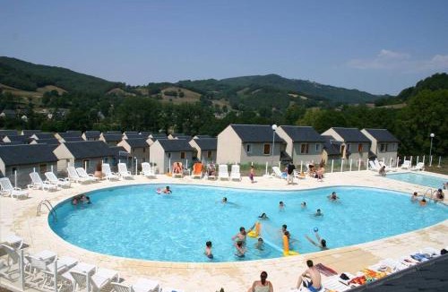 Saint-Geniez-d'Olt Apartment | T 2 Dans village vacances 3 * à Saint Geniez 2 piscines chauffée (43)
