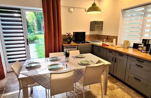 Sainte-Colombe-en-Bruilhois Apartment | T-2ouest47m2 dans la maison au bord du Canal du Midi