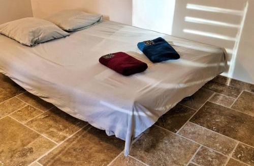 Sainte-Colombe-en-Bruilhois Apartment | T-2ouest47m2 dans la maison au bord du Canal du Midi