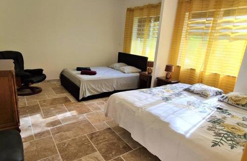 Sainte-Colombe-en-Bruilhois Apartment | T-2ouest47m2 dans la maison au bord du Canal du Midi