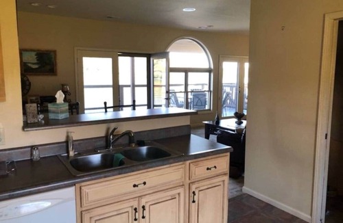 Hanover House | T&E Riverhouse Retreat