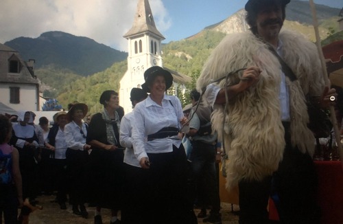 Orthez Apartment | . T.