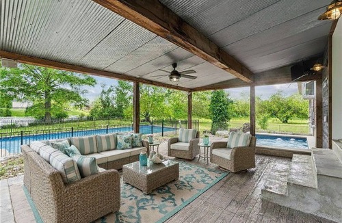 Weldon Spring Heights House | T Luxury Pool, Hot-tub and Arcade Game Room House