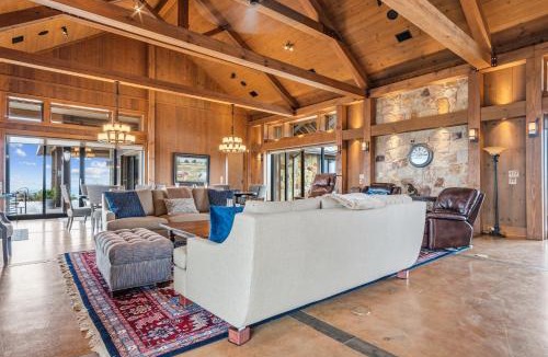 Bandera House | T Mountain Ranch