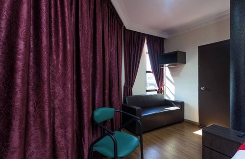 Taman Bunga Ros Hotel | T P Hotel