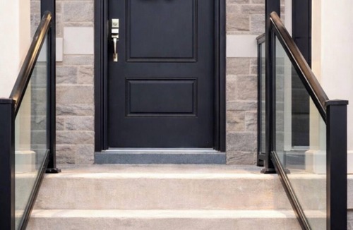 Oshawa House | t Private suite W bathroom & laundry -Oshawa . Great for out of town travellers