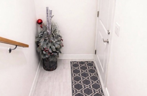 Oshawa House | t Private suite W bathroom & laundry -Oshawa . Great for out of town travellers