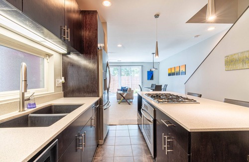 Cherry Street Condo | T-Town Hideaway
