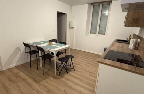 Challans Apartment | T1 bis rénové Coin nuit Séjour paisible