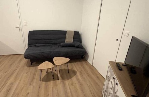 Challans Apartment | T1 bis rénové Coin nuit Séjour paisible