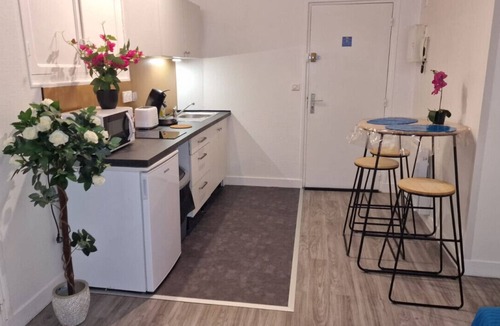 Evreux House | T1 Bright and Garden Hyper-Centre 5min station