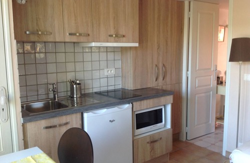 Esparron-de-Verdon Apartment | T1 charming classified * on the ground floor of villa with garden and swimming pool, private lake access
