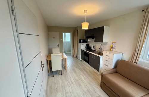 Vendrennes Apartment | T1 Swimming pool Quiet