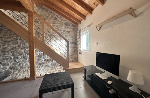 Neydens Apartment | T1 Triplex-Apartment-Ensuite-Mountain view