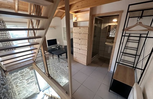 Neydens Apartment | T1 Triplex-Apartment-Ensuite-Mountain view