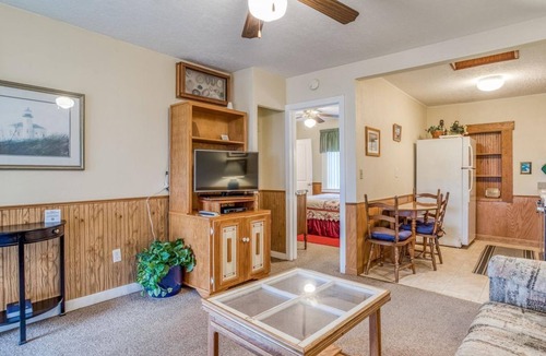 Depoe Bay Apartment | T10 - Skiff @ Trollers Lodge