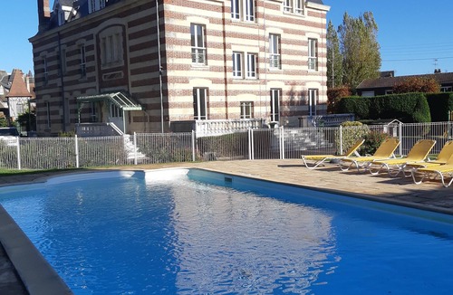 Cabourg Apartment | T2, 41 m2 Swimming pool, Wifi, 1 bdrm, 4 pers, 200m from the beach.