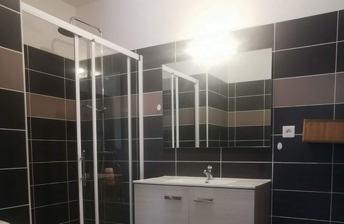 Onet-le-Chateau Apartment | T2 Accessibilité PMR 5mn du Centre Ville