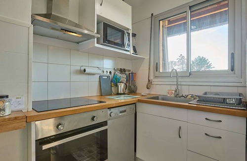 Cazaubon Apartment | T2 Apartment with Veranda, Pets Allowed and Parking