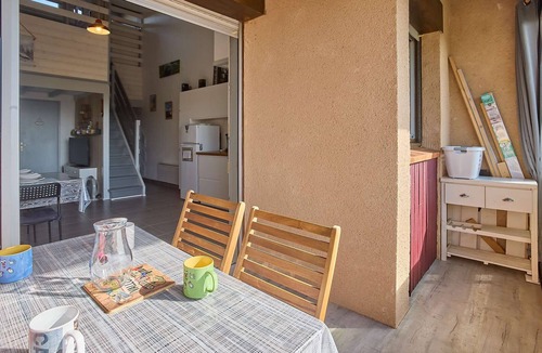 Cazaubon Apartment | T2 Apartment with Veranda, Pets Allowed and Parking
