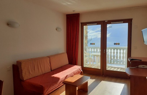 La Mongie Apartment | T2 apartment with separate bedroom. Swimming pool, gym, billiards.