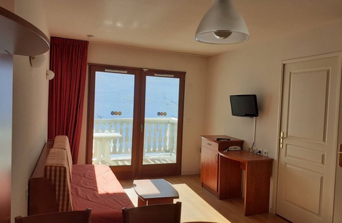 La Mongie Apartment | T2 apartment with separate bedroom. Swimming pool, gym, billiards.