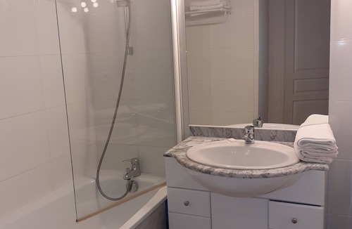 La Mongie Apartment | T2 apartment with separate bedroom. Swimming pool, gym, billiards.
